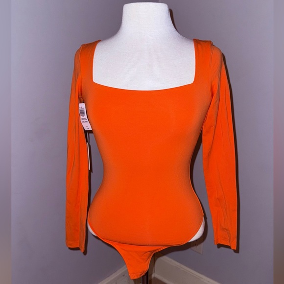 Babaton Tops - Aritzia Babaton Contour Long Sleeve Bodysuit